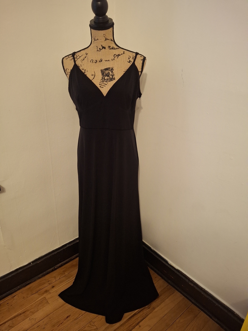 Elegant Black V-Neck Spaghetti Strap Dress